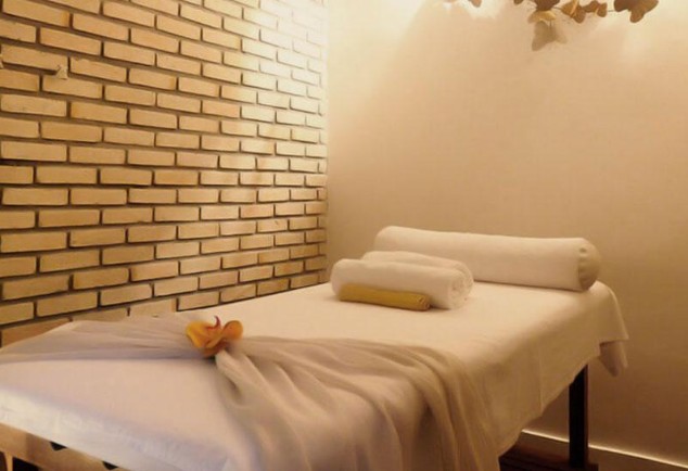 Como Superar o Medo de Julgamento na Massagem Tântrica: Guia Técnico e Realista para o Despertar em BH